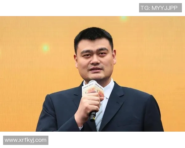 足球场上的巨人传奇他是中国足球的姚明